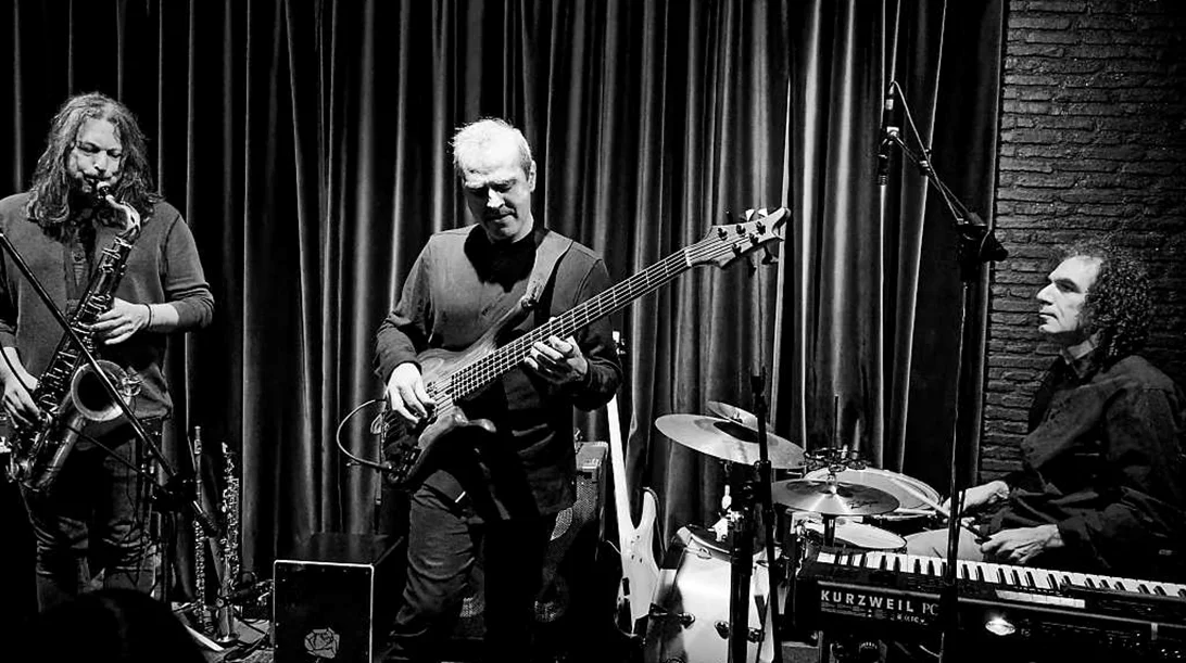 Human Touch: Μια μουσική μυσταγωγία του "ανθρώπινου αγγίγματος"