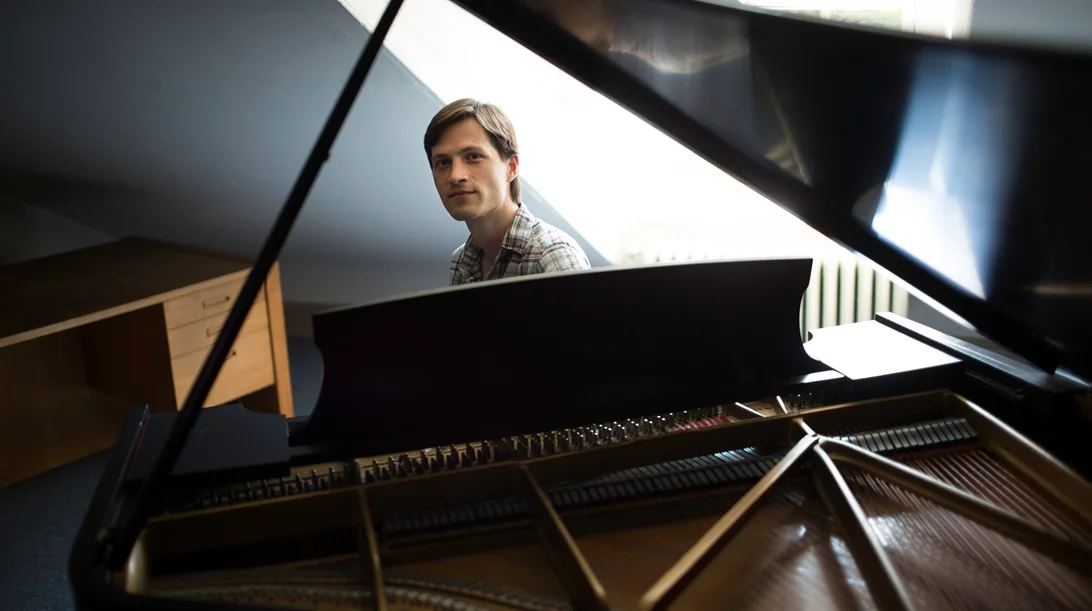 Michael Djupstrom: Η παγκόσμια πρεμιέρα της Αθήνας, ο George Enescu και οι δίσκοι του θείου από την Αυστραλία