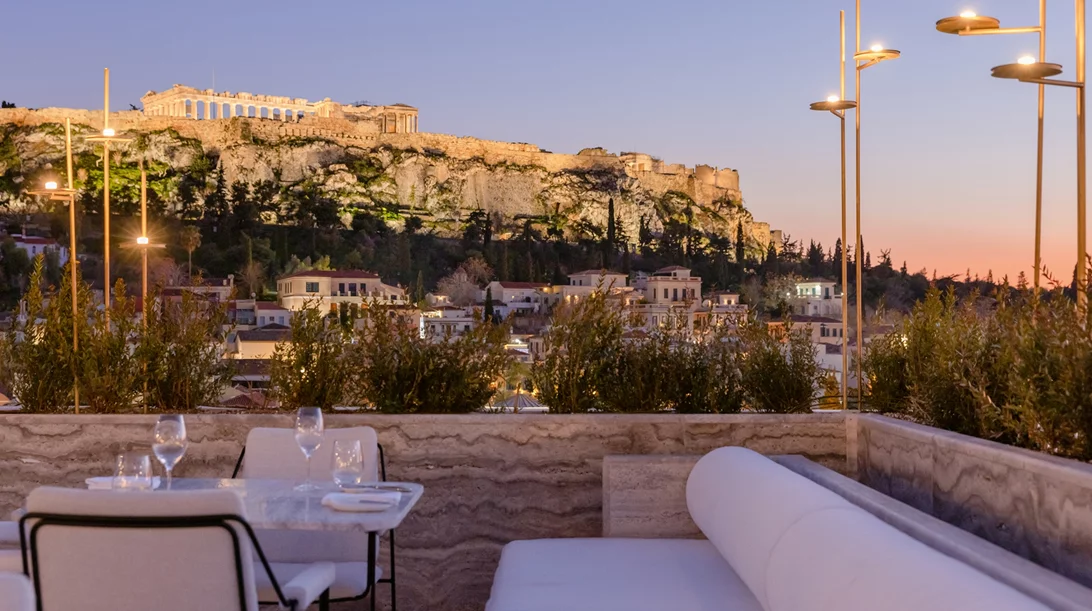 "KISS" The Dolli: γιορτάζουμε τον Άγιο Βαλεντίνο με ξεχωριστές γεύσεις και την ομορφότερη θέα της πόλης