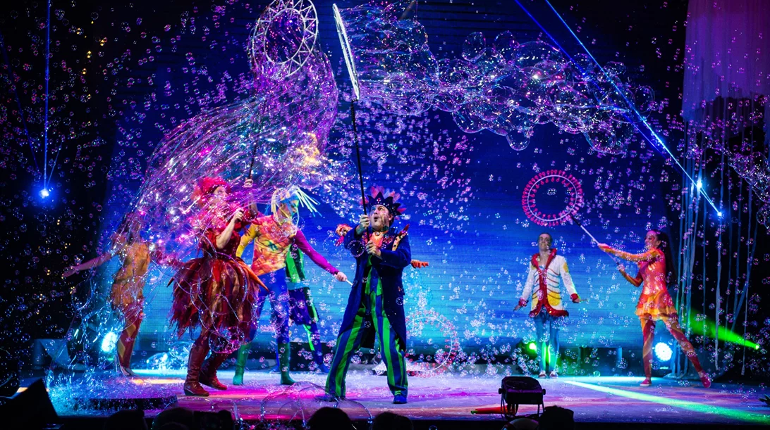 "Το Υποβρύχιο Bubble Show": Ένα μοναδικό μείγμα θεάτρου, ακροβατικών και μαγείας