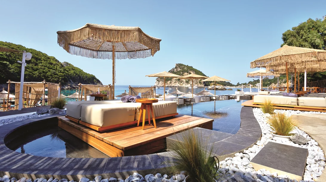 "Akron": All-day απόλαυση πάνω στη θάλασσα