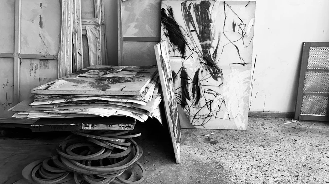 Αφαίρεση και σημειολογία συνομιλούν στην εγκατάσταση "Αναsynθεση" που παρουσιάζει η Γκαλερί 7