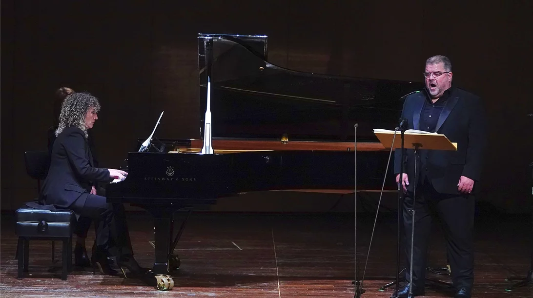 Άνισα ρεσιτάλ έντεχνου τραγουδιού από άξιους λυρικούς καλλιτέχνες (Πλατανιάς, Κωτσέλη) στο Μέγαρο