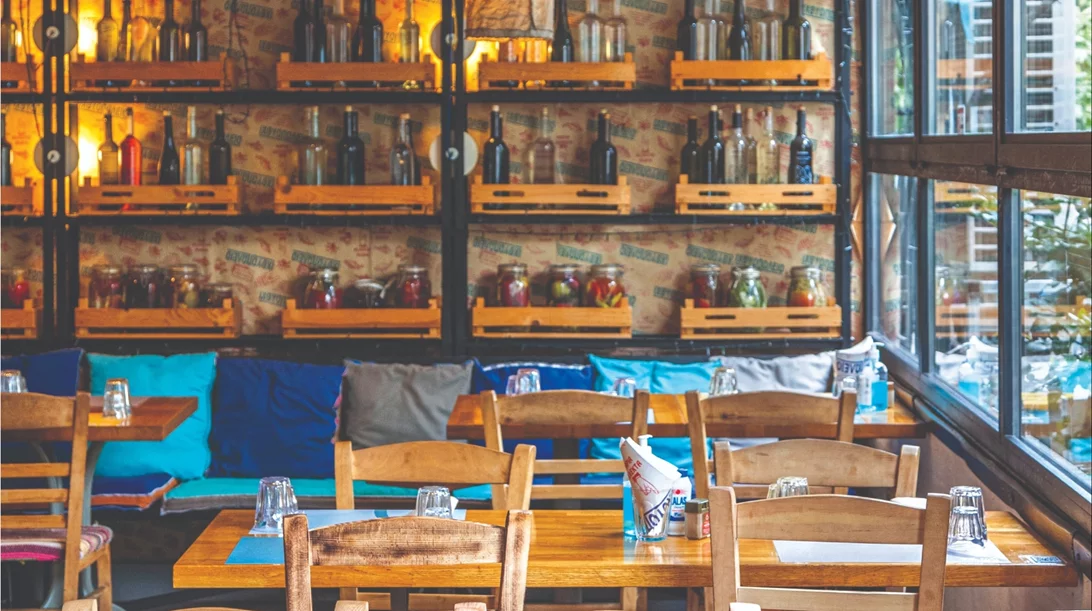 "Ρακί Μεζέ": Η απλότητα γεμίζει το στομάχι