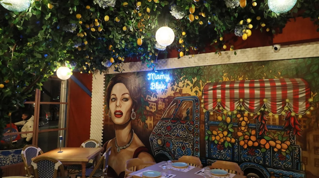 "Mamy Blue": Ναπολετάνικη πίτσα σε σιτσιλιάνικο σκηνικό