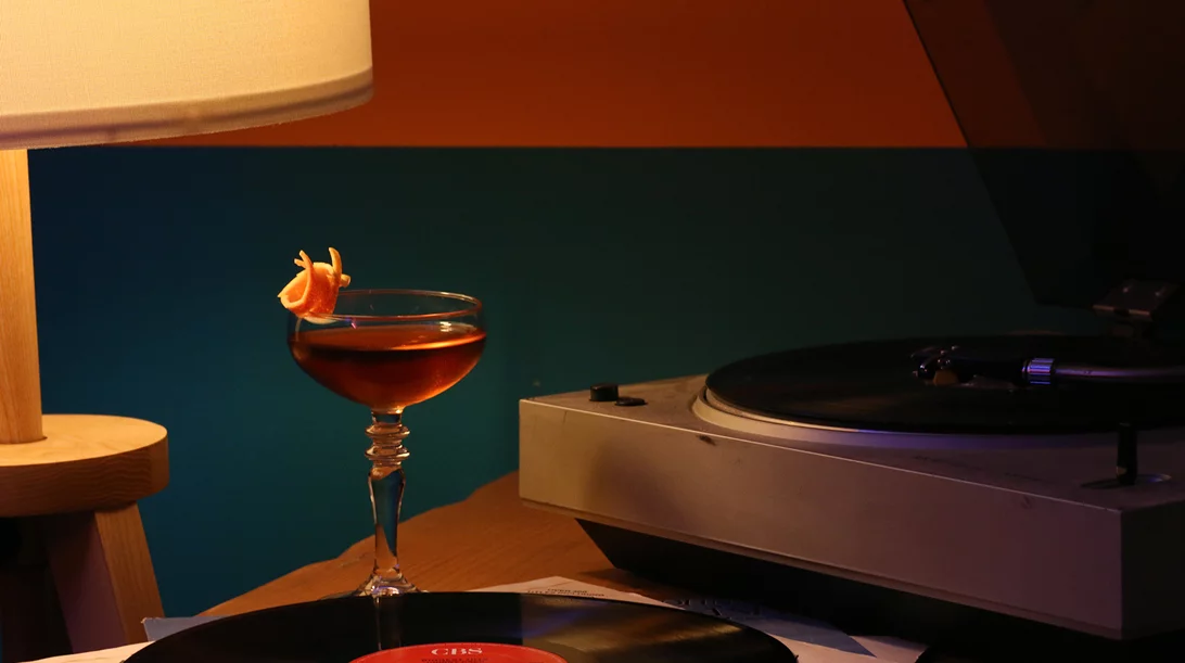 "Luv n Roll": Για φαγητό, ποτό, τέχνη και... τατουάζ