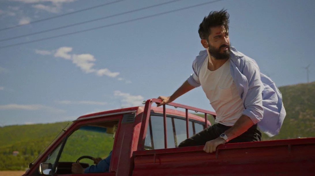 Ο Διονύσης Ατζαράκης έχει μερικές "Κακές Ιδέες" και μιλά στο ‘α’ γι' αυτές