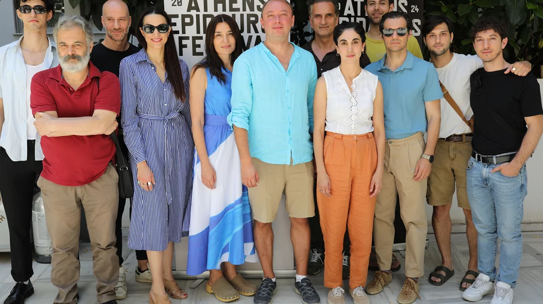 "Ιφιγένεια εν Αυλίδι": Όλα όσα κρατάμε από τη συνέντευξη τύπου της παγκόσμιας πρεμιέρας που θα δοθεί στο αρχαίο θέατρο Επιδαύρου