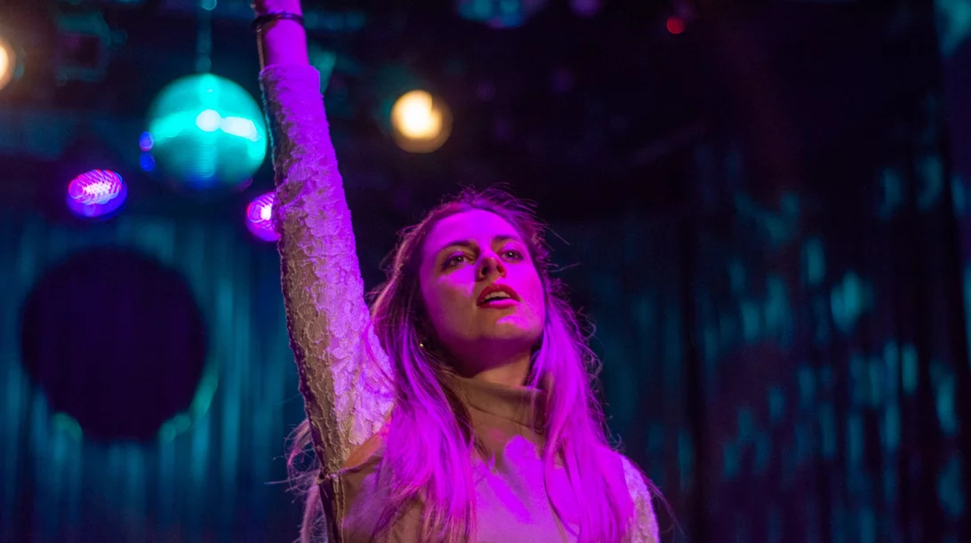 Η παράσταση "Νύχτες" βασισμένη στο έργο του Ντοστογιέφσκι για δύο ακόμα παραστάσεις στο Studio Μαυρομιχάλη