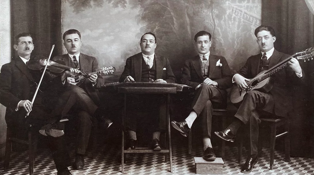 Μια περιήγηση στην έκθεση για το "Ρεμπέτικο": Σκέψεις και εντυπώσεις