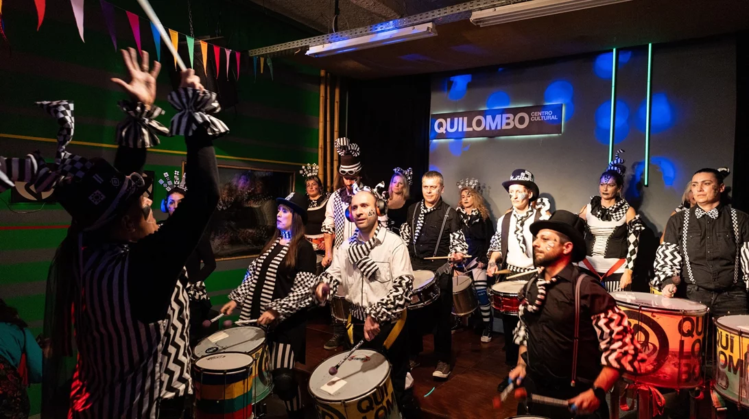 Samba με τους Quilombo στο Μέγαρο Μουσικής, σε μια βραδιά χωρίς καθίσματα