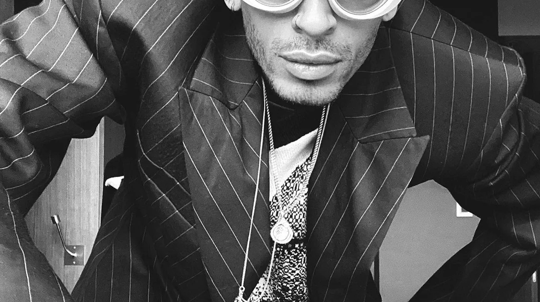 O Patrick Mason σε ένα hybrid techno performance στο "Oddity"