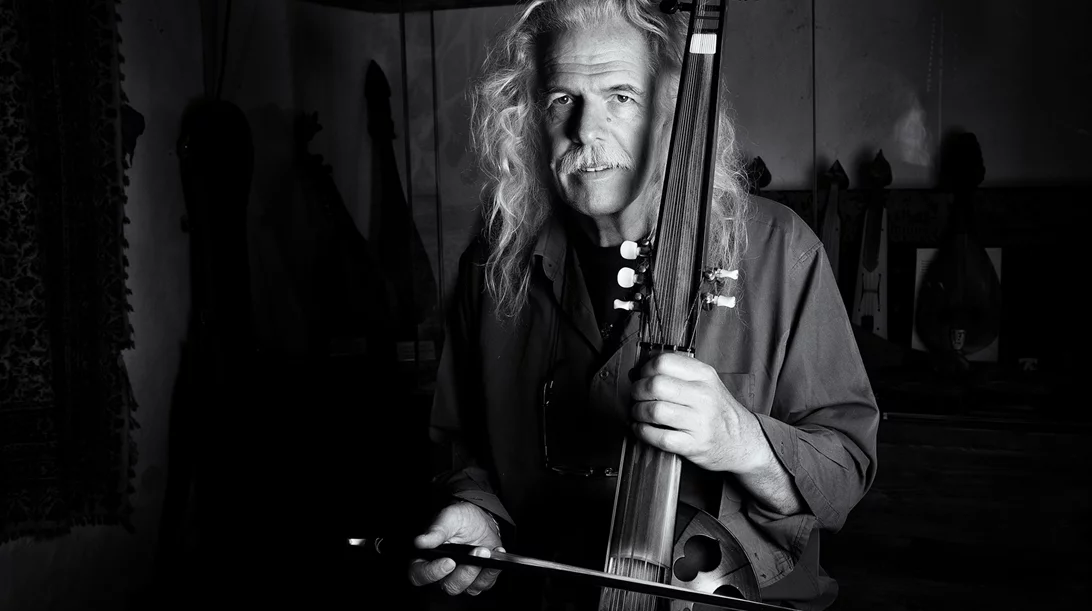 Ross Daly: "Πάντα αντιλαμβανόμουν τη μουσική ως κάτι που μαθαίνουμε μαζί με άλλους ανθρώπους"