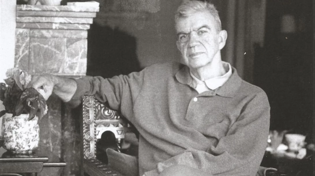 "Μια νοερή βόλτα, στην Αθήνα του Μένη Κουμανταρέα": Ένα αφιέρωμα για τον μεγάλο συγγραφέα στον Ιανό