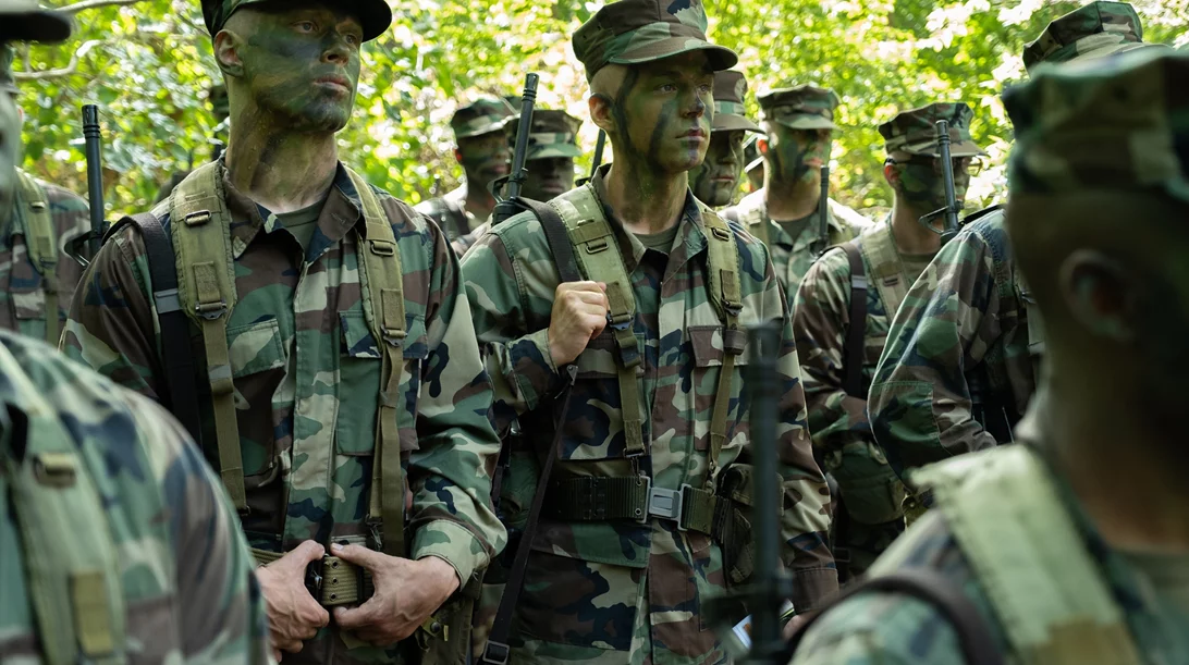 Πώς γίνεται το "Boots" του Netflix να προκάλεσε την οργή του Πενταγώνου;