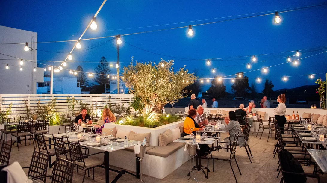 Ο "Βασίλαινας" βάφτηκε μπλε