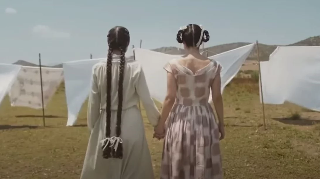 Από τη σελίδα στη μικρή οθόνη: 4 + 1 μυθιστορήματα μετατρέπονται σε τηλεοπτικές σειρές