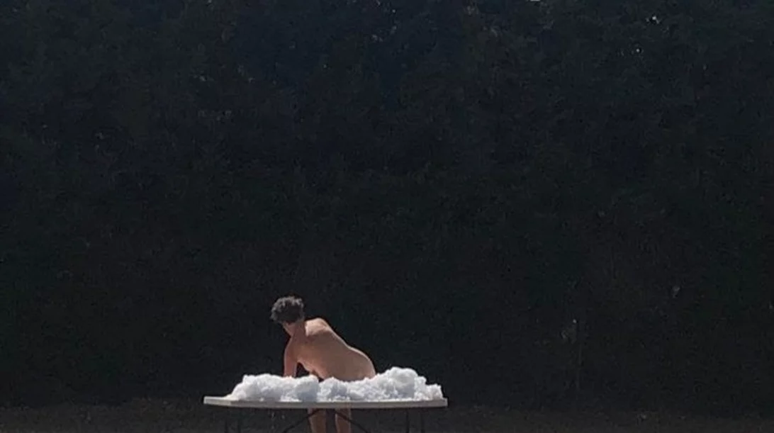 "S.O.S": H περφόρμανς της Ada Vilaro ακροβατεί μεταξύ σώματος και χώρου