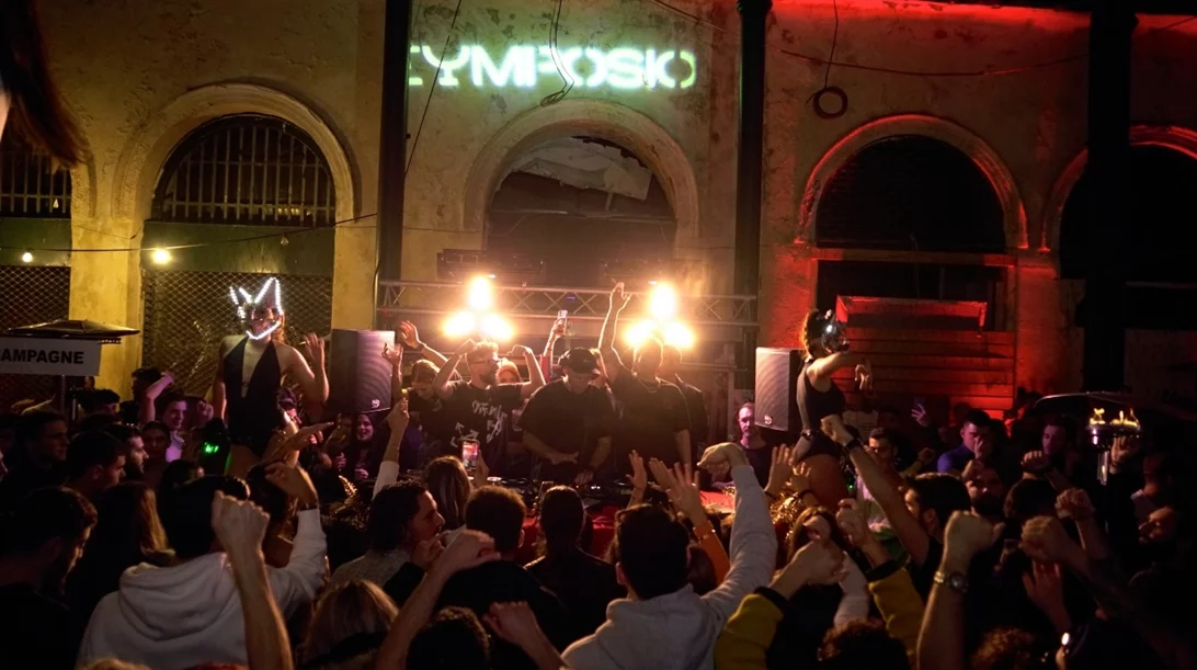 Μετά την εμπειρία "Σymposio" δεν θα ξαναδούμε ποτέ τη Βαρβάκειο με το ίδιο μάτι