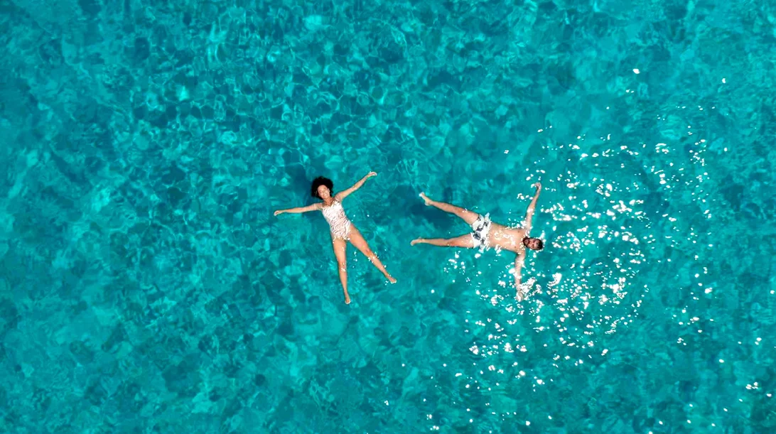 10 στιγμιότυπα από το ελληνικό καλοκαίρι του "Χωρίς Πυξίδα"