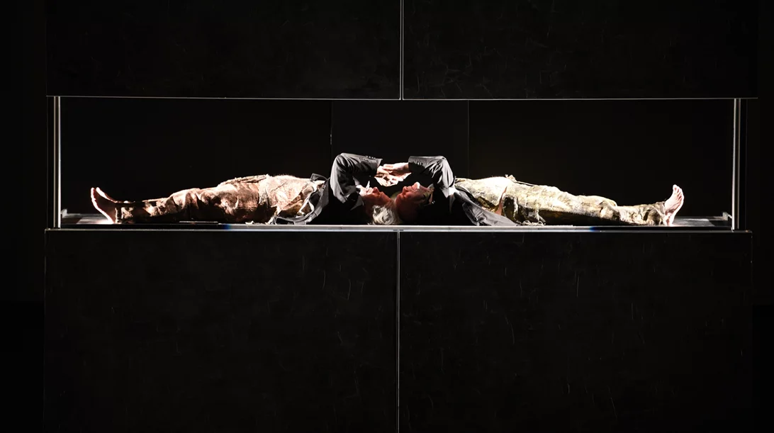 "Περιμένοντας τον Γκοντό": Ο Θεόδωρος Τερζόπουλος στη Στέγη Ιδρύματος Ωνάση με το αριστούργημα του Μπέκετ