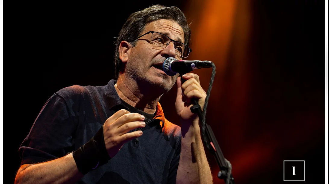 Ο Θανάσης Παπακωνσταντίνου στο "Κατράκειο": Ψιλόβροχο, σκόνη και φινάλε μιας Διονυσιακής Περιόδου