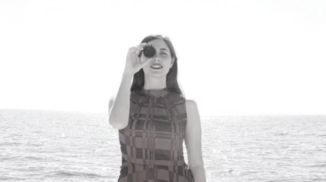 Η Νεφέλη Φασούλη μας κλείνει διπλό ραντεβού στην ταράτσα του Gazarte