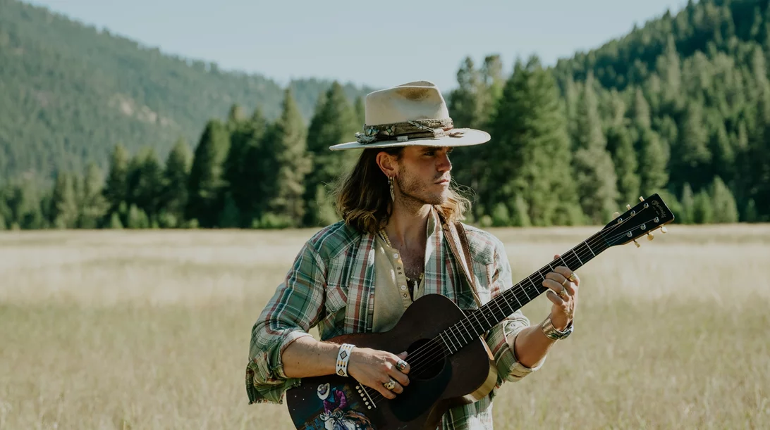 JJ, πώς είναι να βλέπεις όλο τον κόσμο να τραγουδάει το "Way Down We Go";