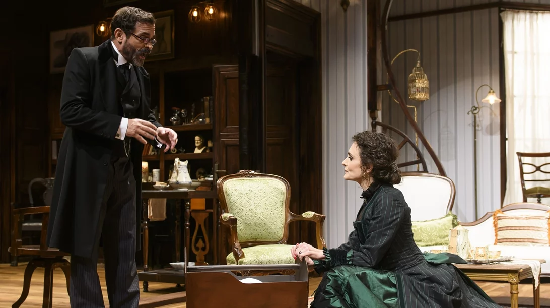 "Στο διπλανό δωμάτιο ή το έργο του δονητή": Δείτε τις πρώτες φωτογραφίες της παράστασης