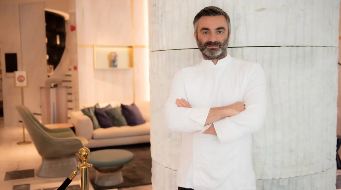 Ο Δημήτρης Μπούτσαλης φτιάχνει και μουσακά αν χρειαστεί