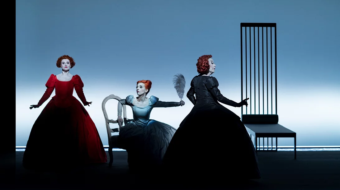 Τρεις ψηλές γυναίκες