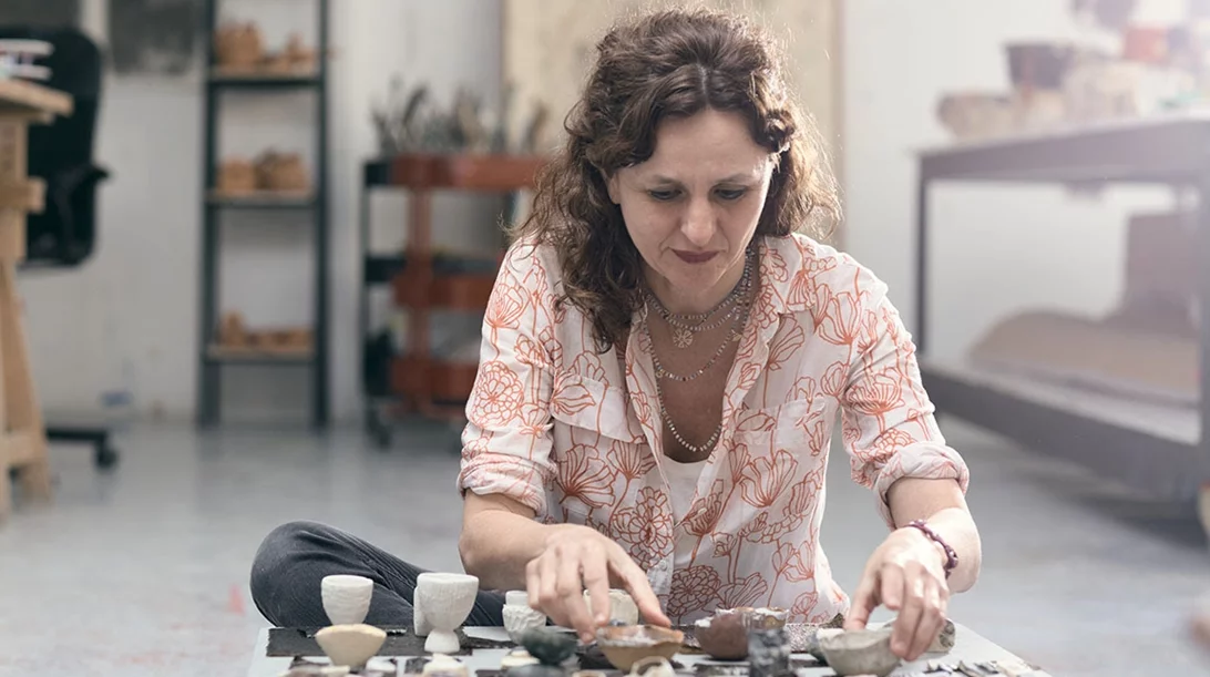 Ετοιμαστείτε να λερωθείτε στα εργαστήρια πηλού της εικαστικού Βανέσσας Αναστασοπούλου