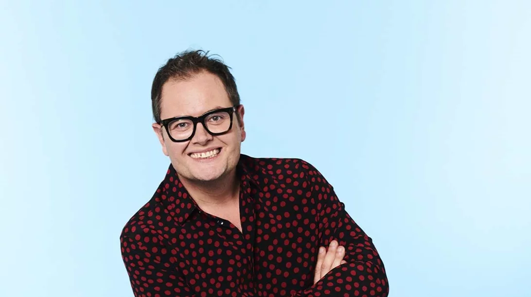 Άλαν Καρ: Ο γνωστός κωμικός έρχεται στην Αθήνα με το νέο του stand-up show "Regional Trinket"