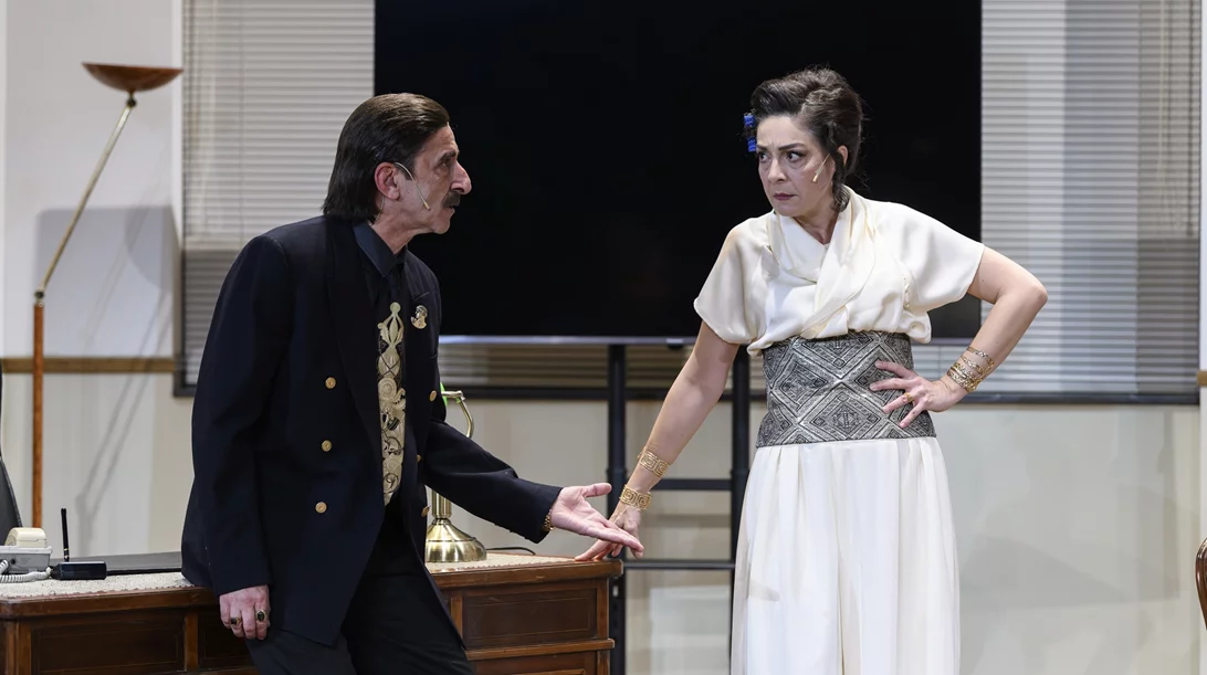 "Η Καρυάτιδα!": Η μεγάλη επιτυχία του Γιώργου Καπουτζίδη στο Εθνικό Θέατρο επιστρέφει σε νέο χώρο