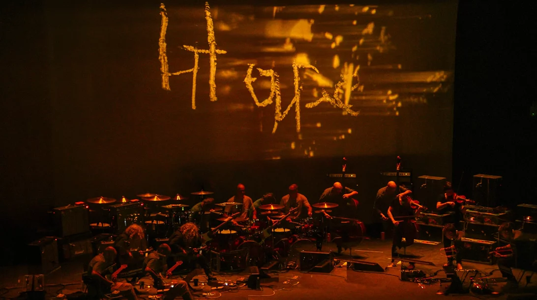 Συνέπεια ή ακαμψία; Σκέψεις μετά τη συναυλία των Godspeed You! Black Emperor στην Αθήνα