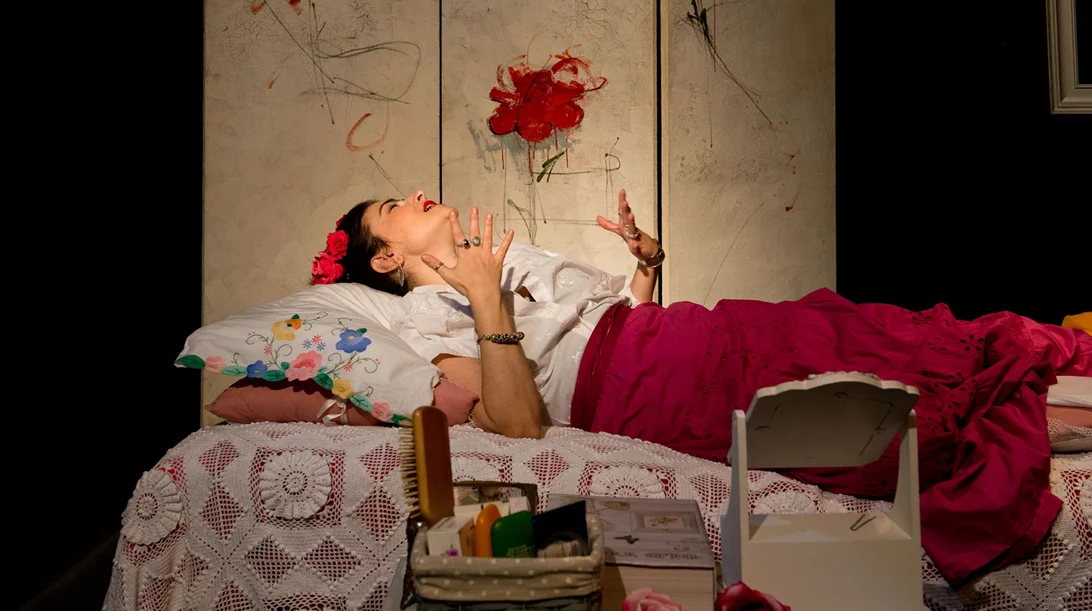 "Εύθραυστον": Ένας μονόλογος προς τη Φρίντα Κάλο στον Πολυχώρο Vault