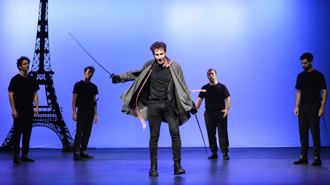 "Συρανό", ο πιο ρομαντικός και μεγαλόψυχος ιππότης σκορπίζει έρωτα στο Θέατρο Αλκυονίς