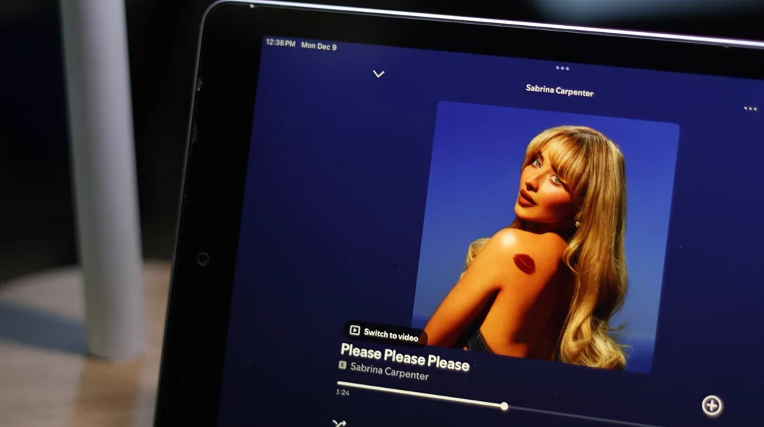 Τα pop girlies επανοικειοπούνται το σώμα, το βλέμμα, τη διασκέδαση και το σεξ - κάνοντας πολύ καλή μουσική