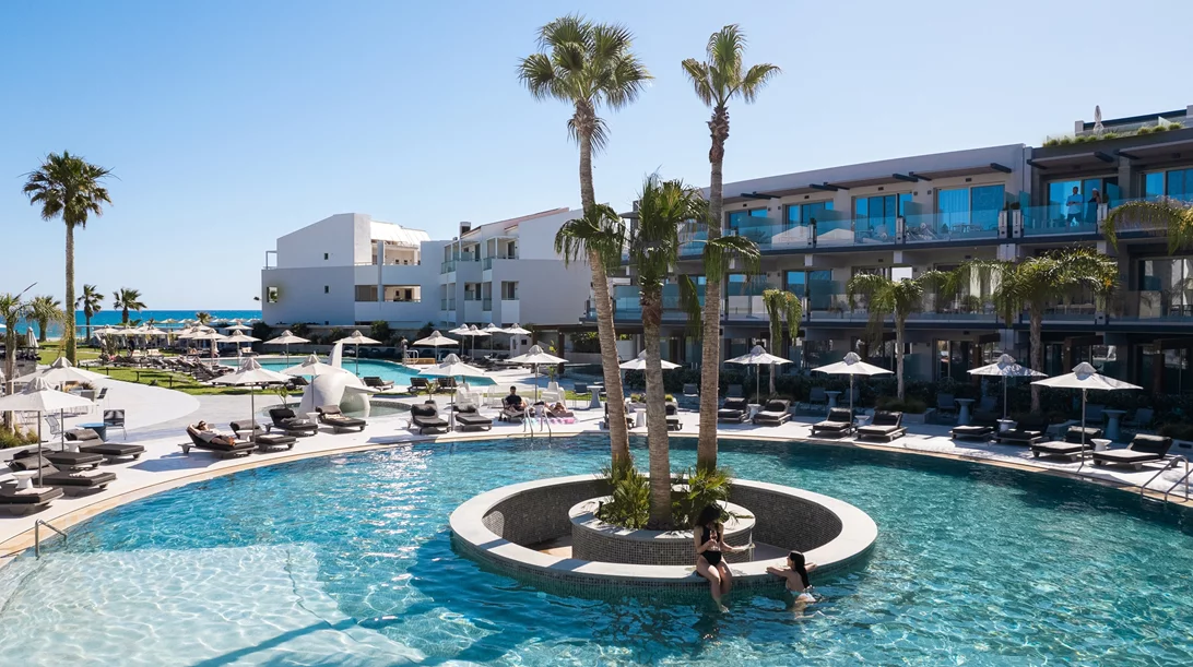 Στο "Nautilux Beach Resort", η πολυτέλεια συναντά τη νησιώτικη αίγλη