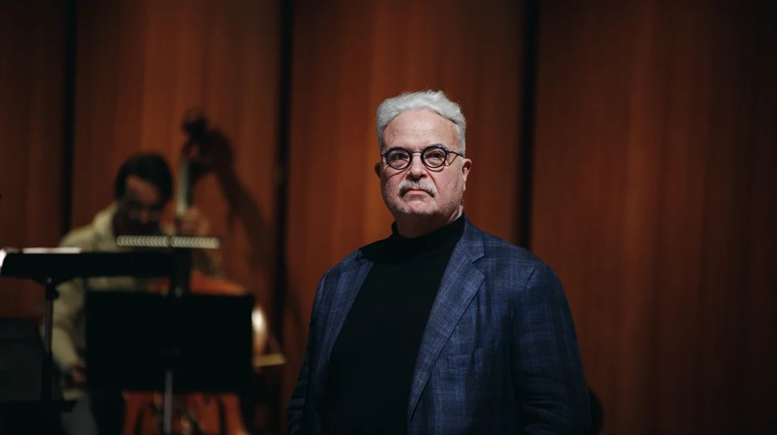 "Νεκρή πόλη": Ο Νηλ Γκόρεν μιλά για απαγορευμένους έρωτες στις Μυκήνες