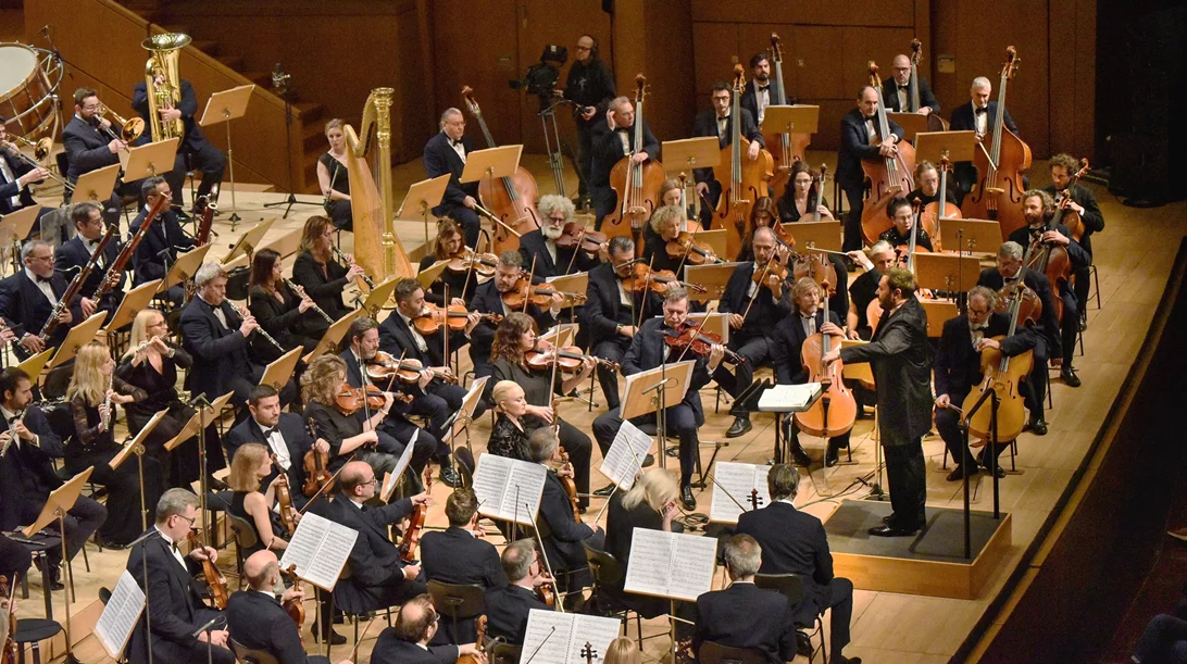 Συμφωνική Ορχήστρα ΕΡΤ & Μιχ. Οικονόμου αναμετρώνται επιτυχώς με διάσημες 5ες Συμφωνίες (Μπετόβεν – Μάλερ)