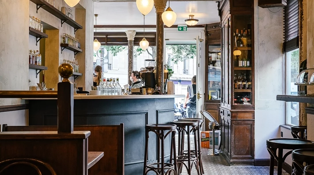 Το παλιό φαρμακείο που έγινε ένα μαγικό cocktail bar