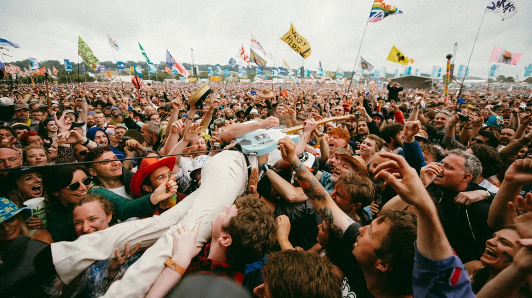 Όποιος θέλει να δει τους Idles να σηκώσει το χέρι!