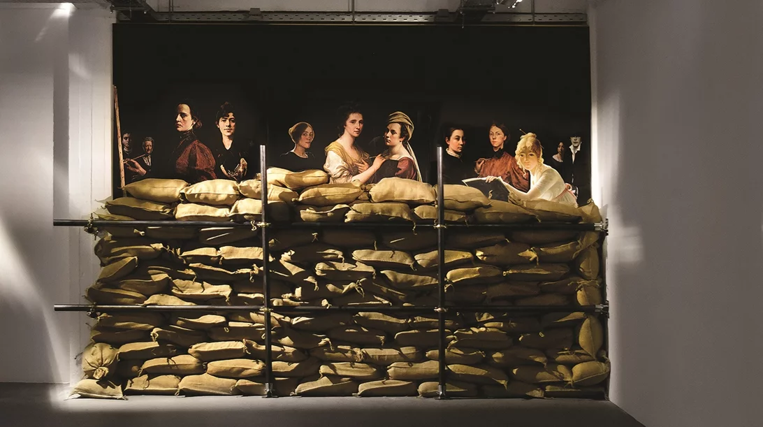 Το "I want to be the Hero of my story" είναι ένα πολυεπίπεδο αφήγημα για τη γυναικεία συνθήκη