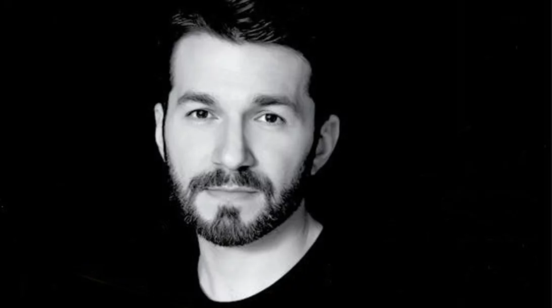 Τρεις Κυριακές με τον Θοδωρή Βουτσικάκη στο "Gazarte Roof Stage"