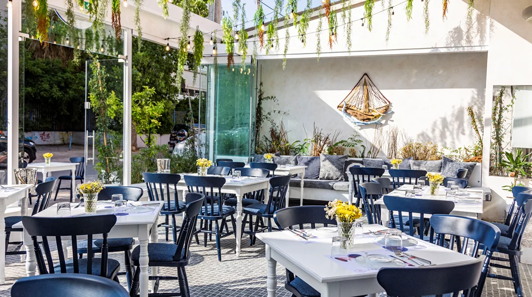 Η "Psaropoula" αγκυροβόλησε ξανά στην Καλλιθέα