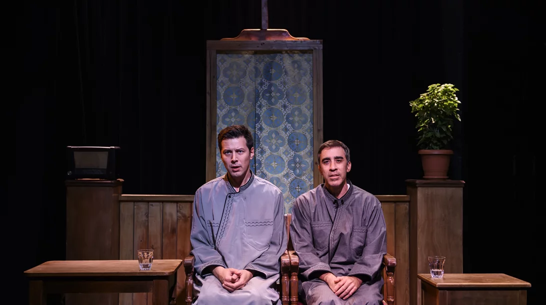 "Ήλιος με δόντια": Παράσταση παρουσία του συγγραφέα Γιάννη Μακριδάκη