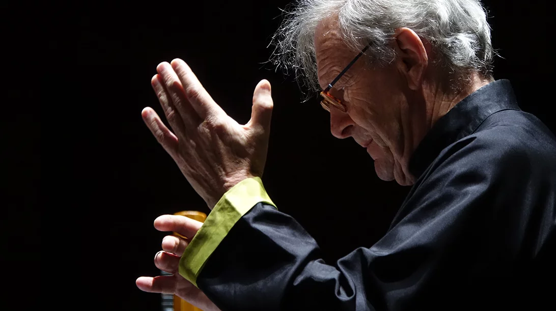 Έρχεται στο Ηρώδειο ο εφευρετικός βετεράνος αρχιμουσικός σερ Τζον Έλιοτ Γκάρντινερ