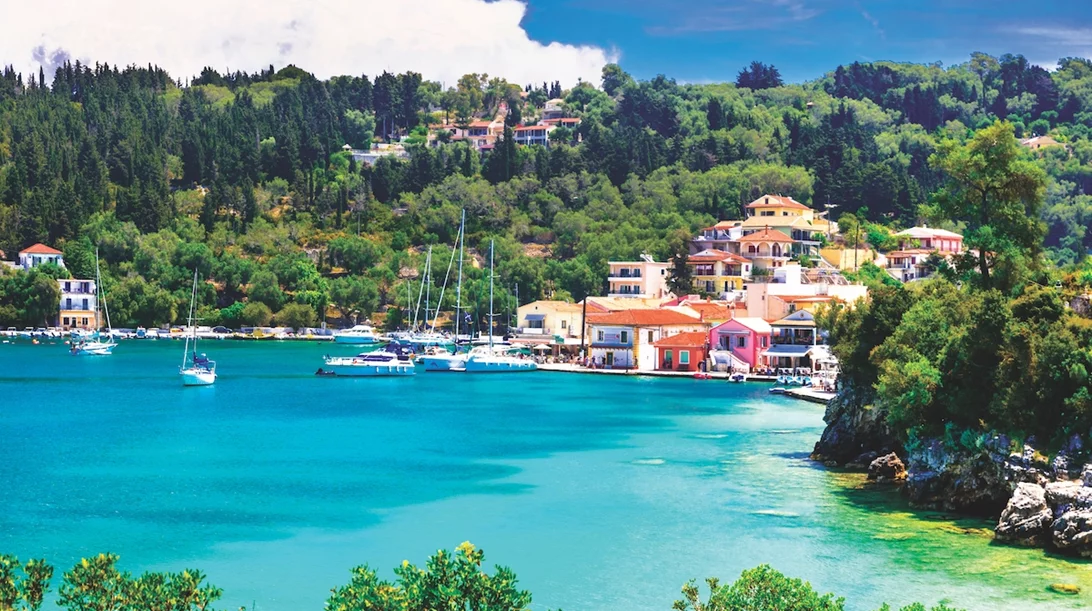 Παξοί στον χρόνο: Τέσσερις δεκαετίες φωτογραφικής ιστορίας