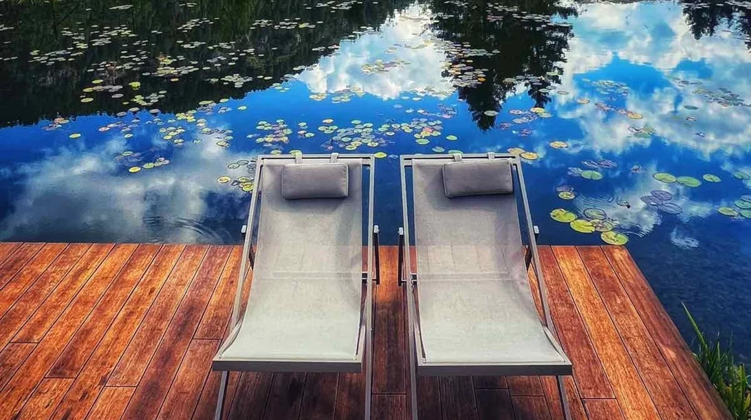 Σ’ αυτή την καταπράσινη παραλία της Αρκαδίας το απόγευμα θέλεις κουβερτούλα